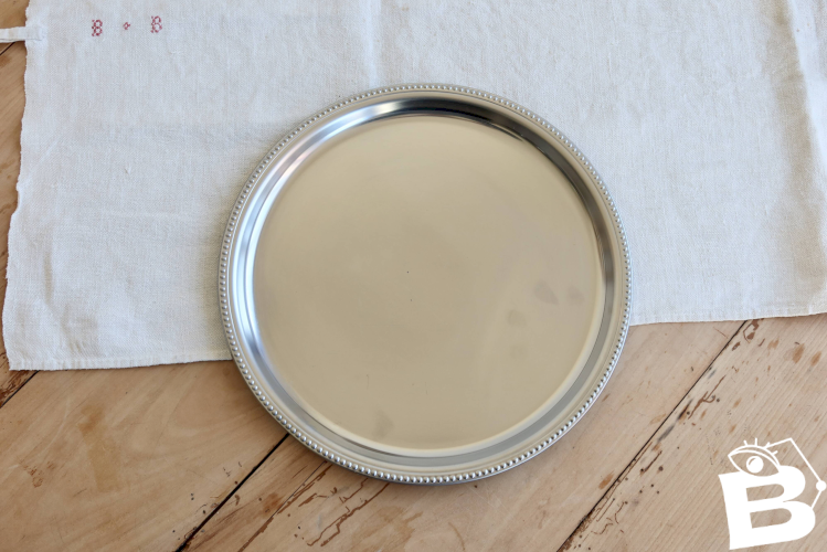 Plateau rond vintage métal argenté liseré perles
