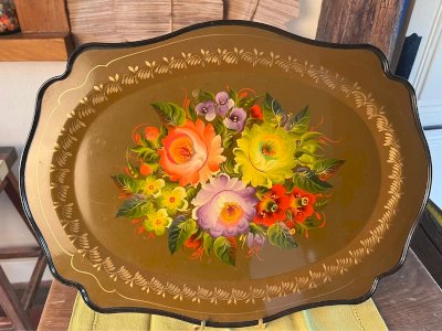 Hand-painted metal Russian Jostovo tray