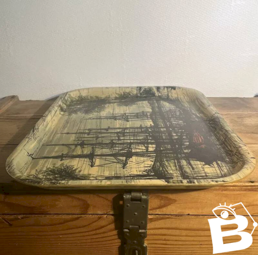 Plateau vintage en fibre de verre