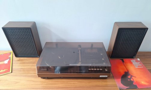 Vintage Hifivox turntable and speakers, cassette radio.