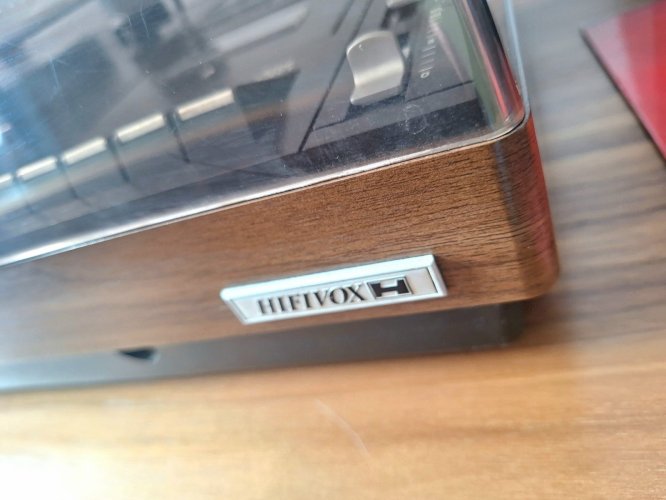 Platine vinyles vintage Hifivox et enceintes, radio cassettes