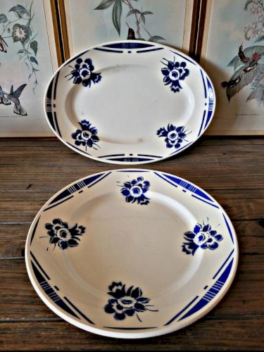 Plats Badonviller modèle Alain, plat oval et rond à fleurs bleues