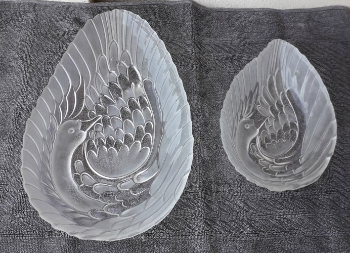 Plats en verre cygne