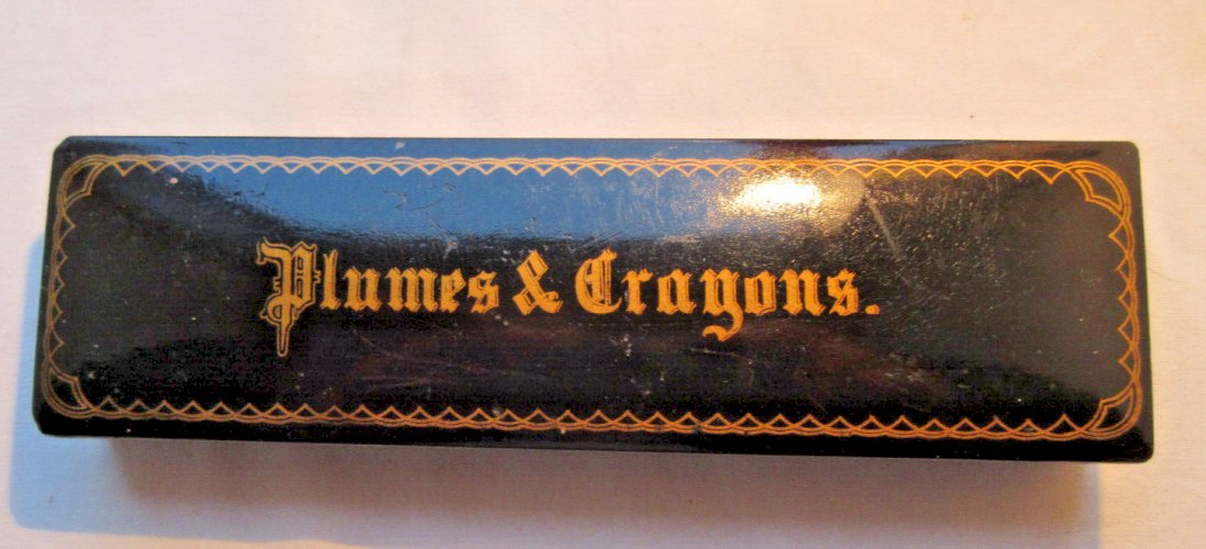 Plumier Napoléon III carton bouilli noir: Plumes et Crayons