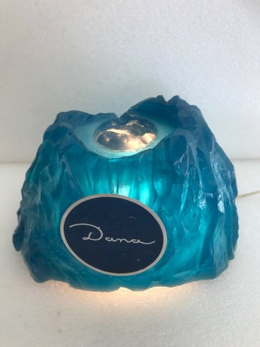 PLV plastique façon rocher éclairant parfum Dana + bouteille Canoé sans parfum