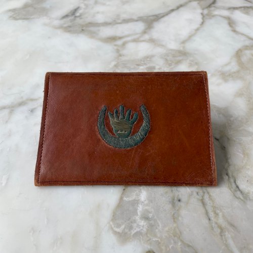 Pochette portefeuille en cuir rehaussé de fil d'argent XXe M3409