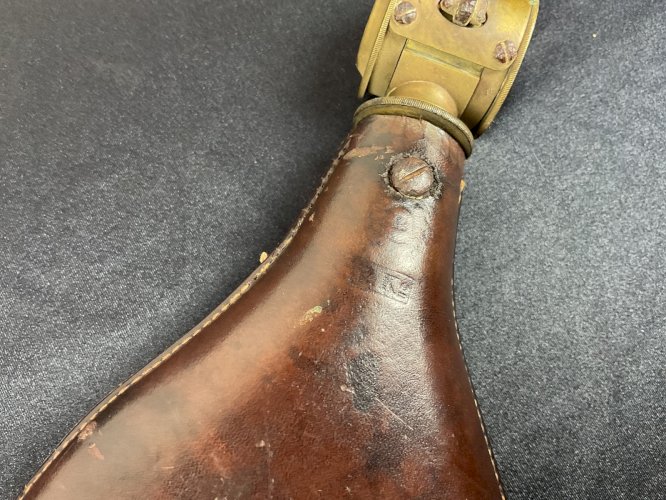 POIRE A POUDRE MILITAIRE XIXEME BOCHE PARIS