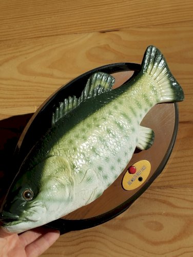 Poisson chantant « Big Mouth Billy Bass » – objet atypique