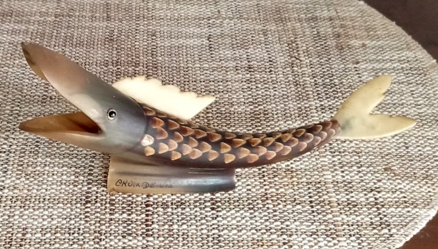 Poisson décoratif vintage en corne de buffle