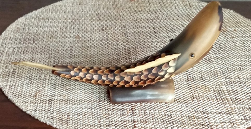 Poisson décoratif vintage en corne de buffle