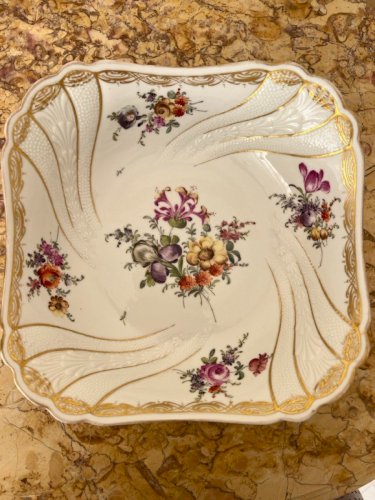 Porcelaine Allemande Peinte à La Main Avec Fleurs De Dresde Helena Wolfsohn