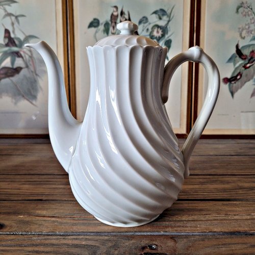 Porcelaine Haviland Torse Blanc, 12 tasses et accessoires. Limoges