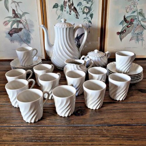 Porcelaine Haviland Torse Blanc, 12 tasses et accessoires. Limoges