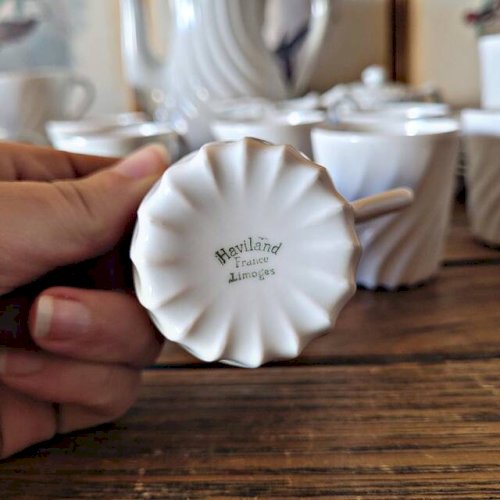 Porcelaine Haviland Torse Blanc, 12 tasses et accessoires. Limoges