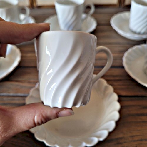 Porcelaine Haviland Torse Blanc, 12 tasses et accessoires. Limoges
