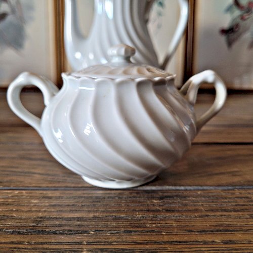 Porcelaine Haviland Torse Blanc, 12 tasses et accessoires. Limoges