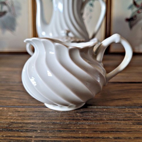 Porcelaine Haviland Torse Blanc, 12 tasses et accessoires. Limoges
