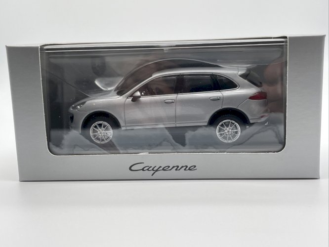 Porsche Cayenne (2014)  Argent  1/43 Minichamps