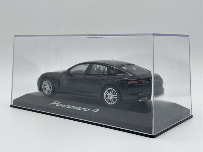 Porsche Panamera 4 1/43 Minichamps