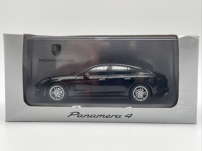 Porsche Panamera 4 1/43 Minichamps