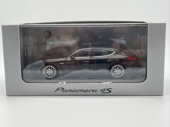 Porsche Panamera 4S 1/43 Minichamps