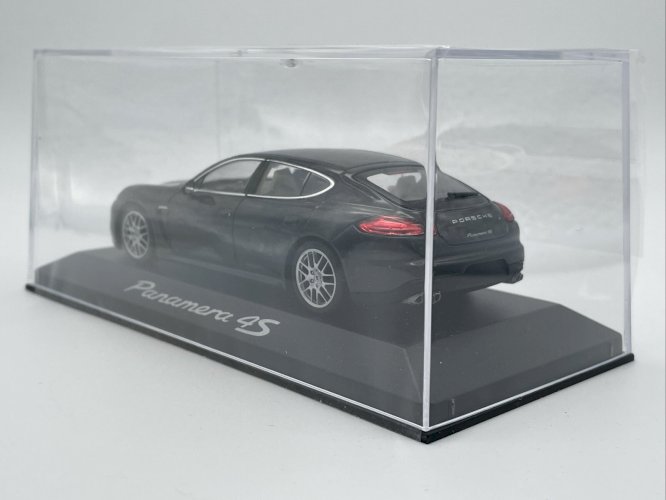 Porsche Panamera 4S 1/43 Minichamps