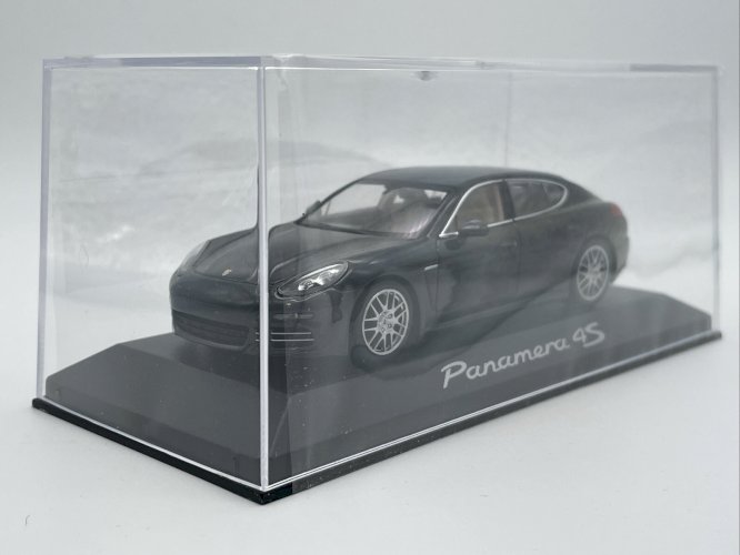 Porsche Panamera 4S 1/43 Minichamps