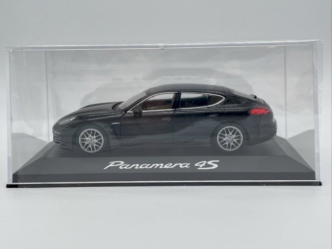 Porsche Panamera 4S 1/43 Minichamps