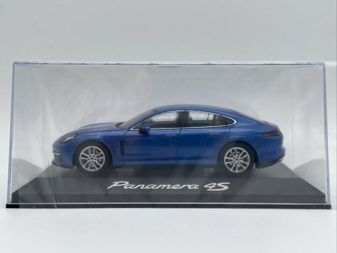 Porsche Panamera 4S (2016) 1/43 Herpa