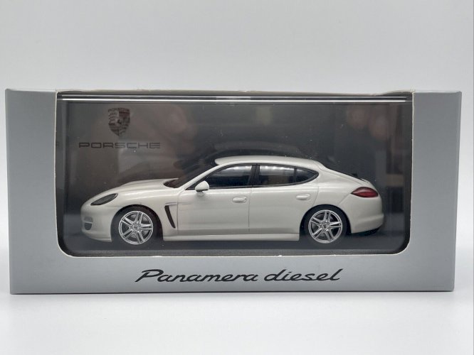 Porsche Panamera Diesel (2012)  Blanc 1/43 Minichamps