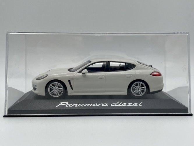Porsche Panamera Diesel (2012)  Blanc 1/43 Minichamps