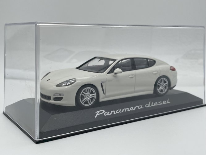 Porsche Panamera Diesel (2012)  Blanc 1/43 Minichamps