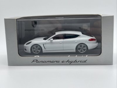 Porsche Panamera e-hybrid (2013) White 1/43 Minichamps