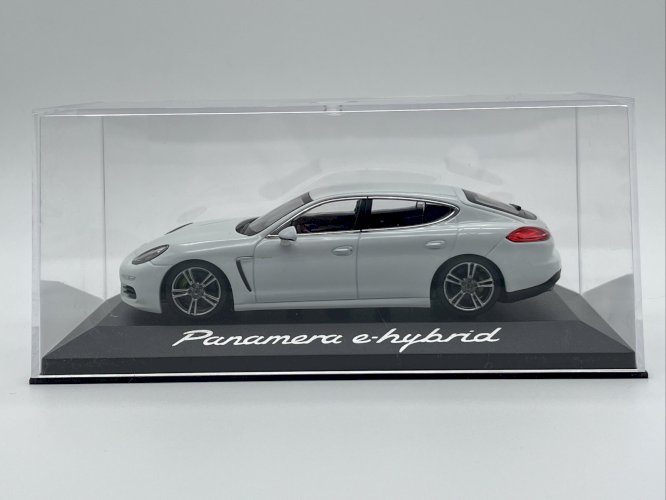 Porsche Panamera e-hybrid (2013) Blanc 1/43 Minichamps
