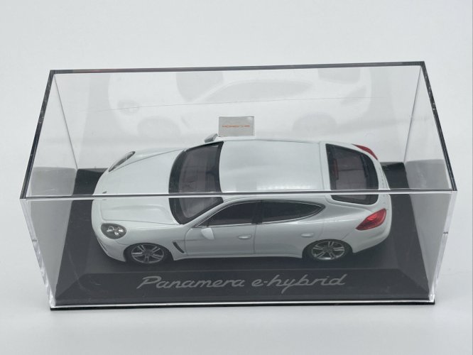 Porsche Panamera e-hybrid (2013) Blanc 1/43 Minichamps