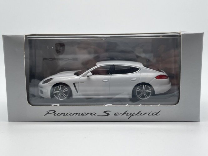 Porsche Panamera S e-hybrid (2013) 1/43 Minichamps