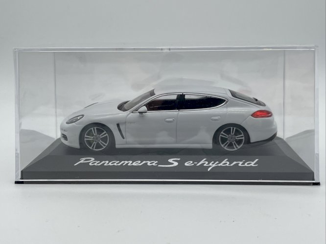 Porsche Panamera S e-hybrid (2013) 1/43 Minichamps