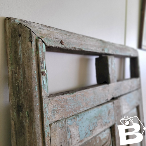 Porte ancienne en bois patinée
