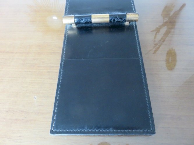 PORTE BLOC NOTES JACQUES ADNET EN CROCODILE NOIR PIQUE SELLIER ET LAITON 1940-50