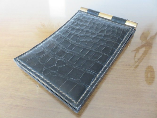 PORTE BLOC NOTES JACQUES ADNET EN CROCODILE NOIR PIQUE SELLIER ET LAITON 1940-50