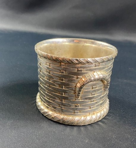 Porte bouteille à décor de tressage en métal