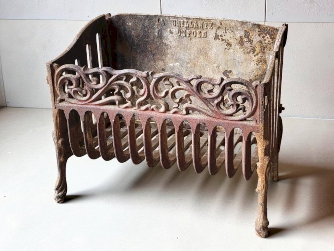 Porte bûches / Corbeille de cheminée en fonte