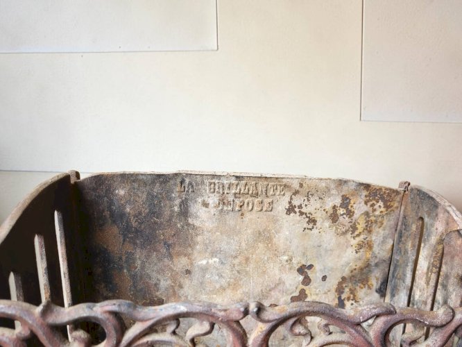 Porte bûches / Corbeille de cheminée en fonte