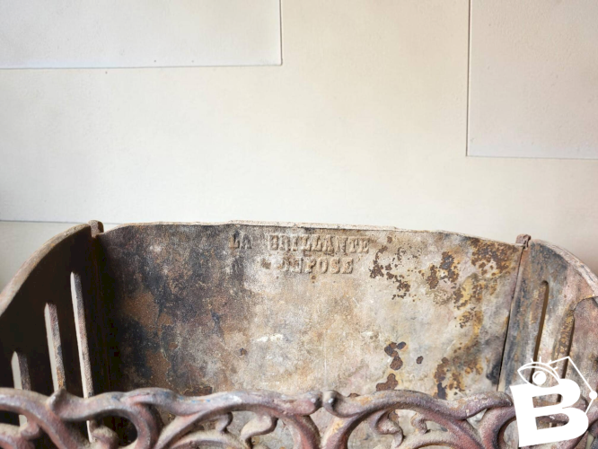 Porte bûches / Corbeille de cheminée en fonte