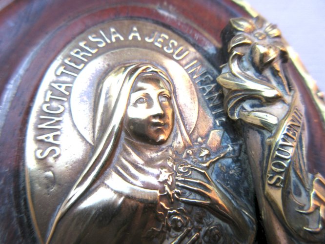 Porte-buis laiton, médaillon acajou style Napoléon III Sainte Thérèse de Lisieux
