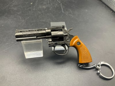 Porte clé  Revolver colt python 357 magnum a pétard