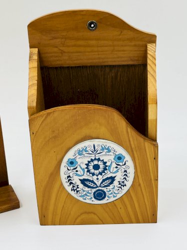 Porte coquetier mural et porte ustensiles en bois
