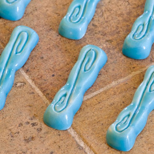 Porte-couteaux anciens Art Deco en faïence turquoise