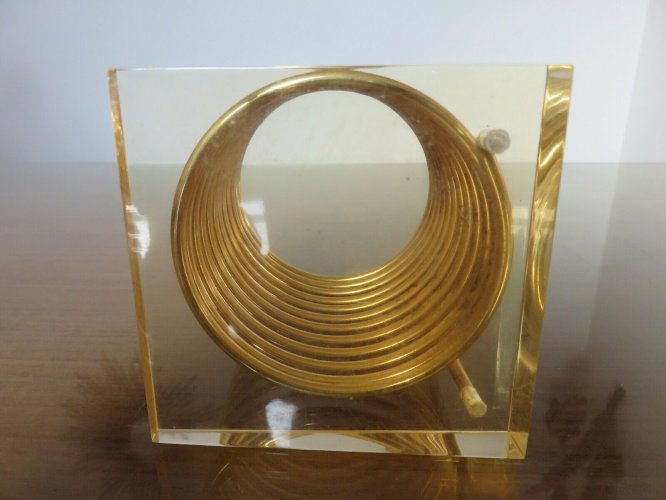 PORTE CRAYON  RESSORT  PLEXIGLASS ET METAL DORE ANNEES 70 VINTAGE