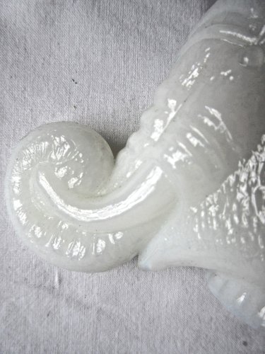 Porte cure-dents Art Déco, opaline blanche: Tête d'éléphant